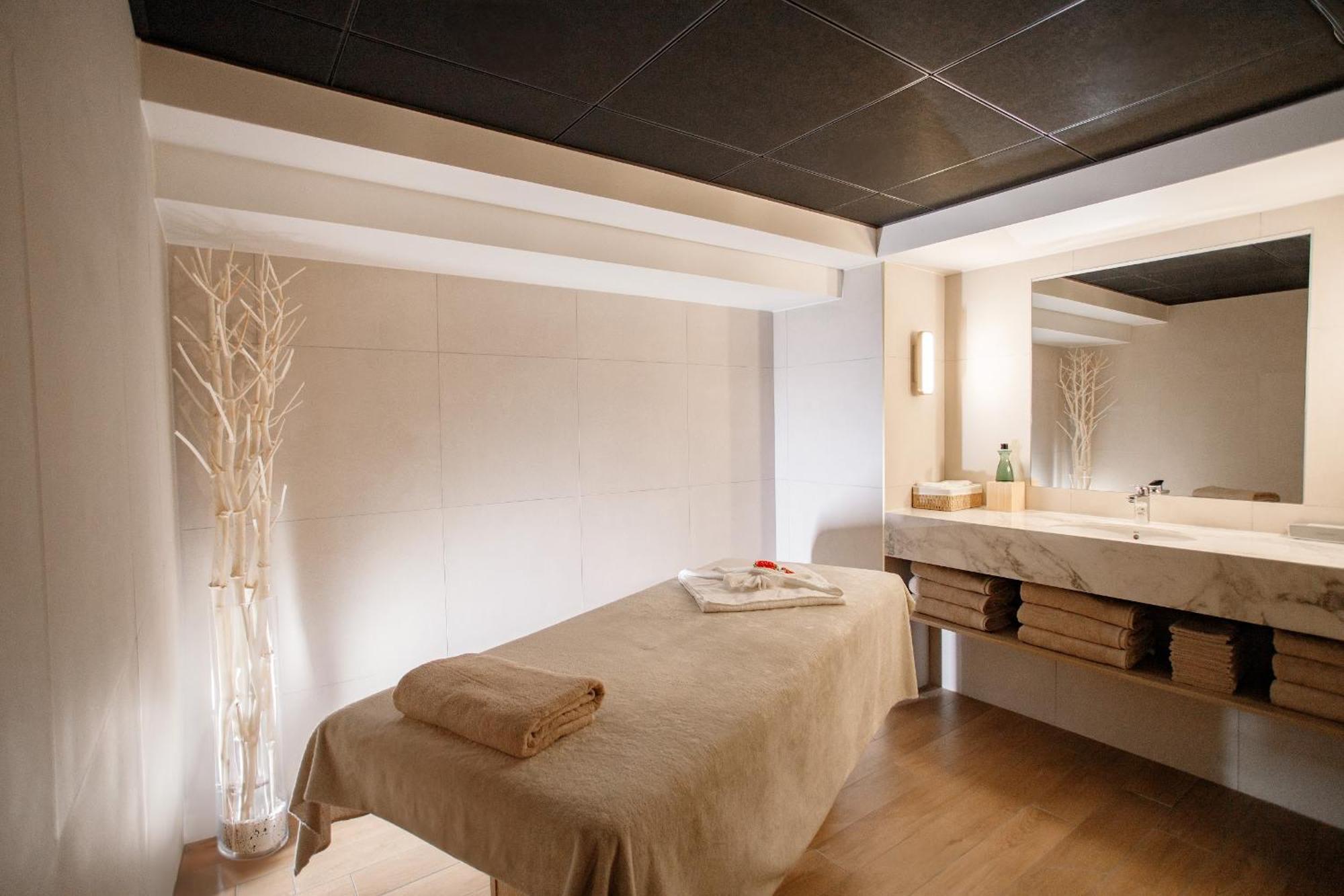 Warwick Reine Astrid - Apartahotel Lyon