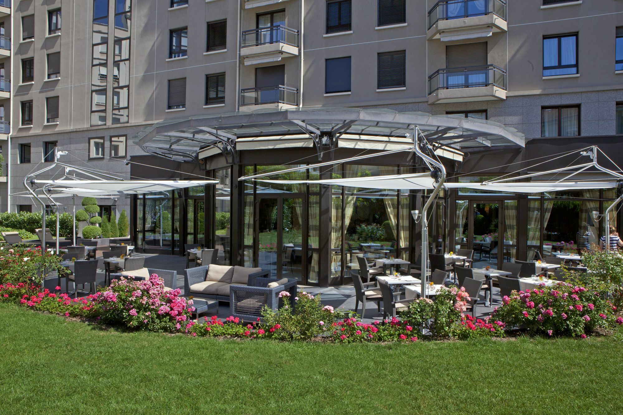 沃里克·莱茵·阿斯特里德（Warwick Reine Astrid）-里昂种族隔离酒店（Aparthotel Lyon）